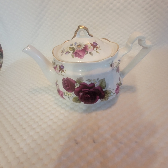 Tea pot - Picture 1 of 6